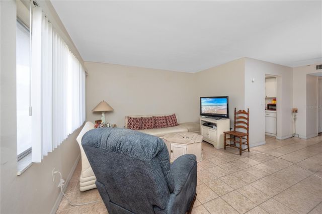 224 WAVERLY WAY 4, Clearwater, FL 33756