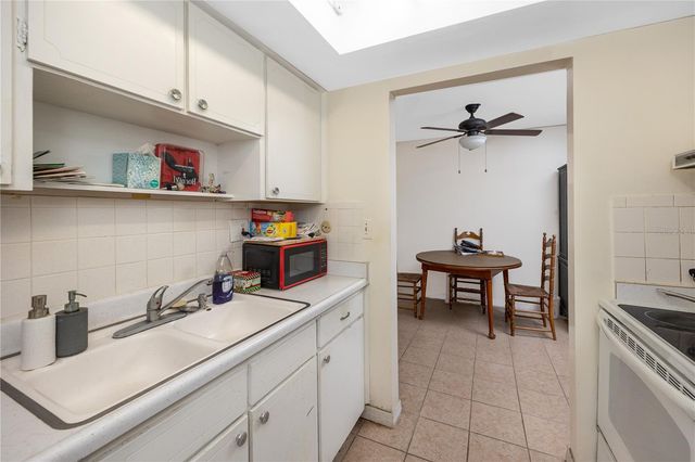 224 WAVERLY WAY 4, Clearwater, FL 33756