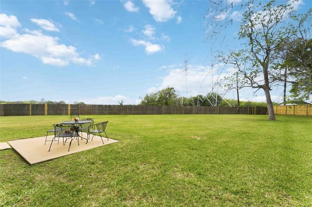 205 Oak Creek Circle, League City, TX 77573