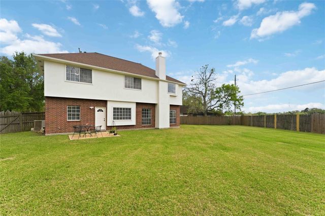 205 Oak Creek Circle, League City, TX 77573