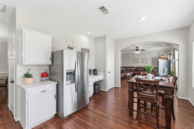 205 Oak Creek Circle, League City, TX 77573