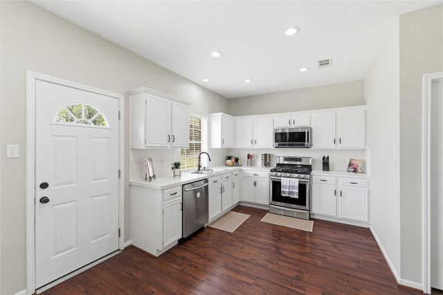 205 Oak Creek Circle, League City, TX 77573