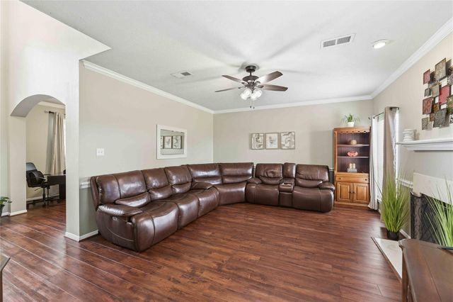 205 Oak Creek Circle, League City, TX 77573