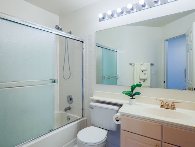 902 Sparta Court, Vernon Hills, IL 60061