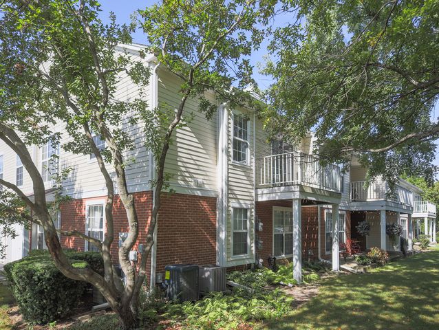 902 Sparta Court, Vernon Hills, IL 60061