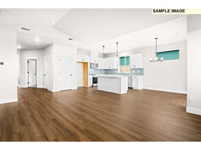 676 Ne SALING Dr W 96, Estacada, OR 97023