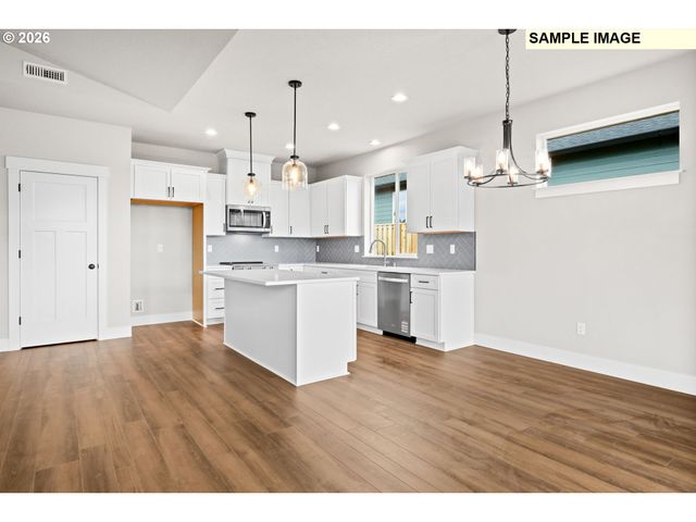 676 Ne SALING Dr W 96, Estacada, OR 97023