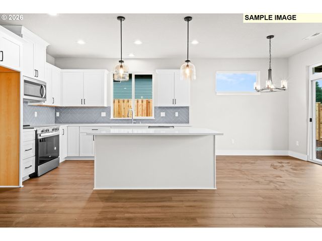 676 Ne SALING Dr W 96, Estacada, OR 97023