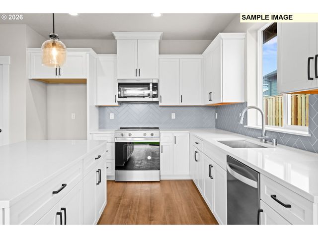 676 Ne SALING Dr W 96, Estacada, OR 97023