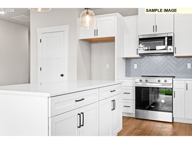 676 Ne SALING Dr W 96, Estacada, OR 97023