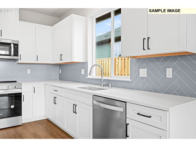 676 Ne SALING Dr W 96, Estacada, OR 97023