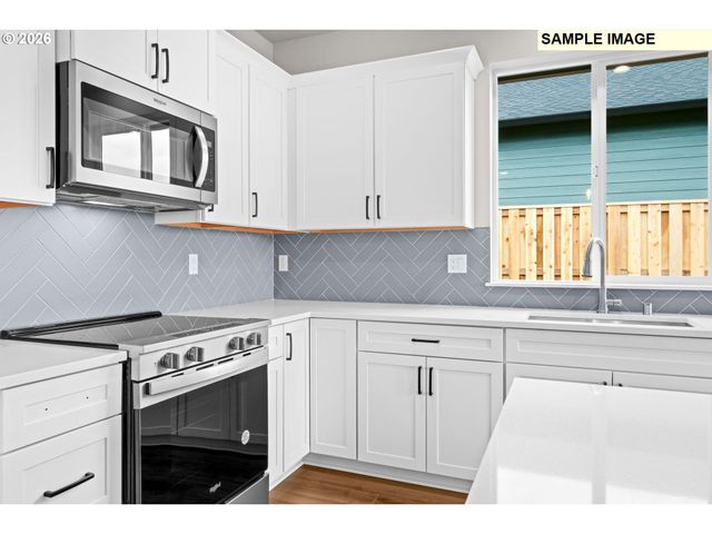 676 Ne SALING Dr W 96, Estacada, OR 97023