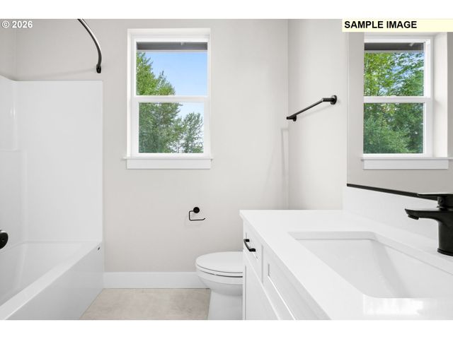 676 Ne SALING Dr W 96, Estacada, OR 97023