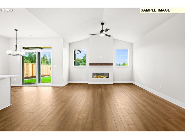 676 Ne SALING Dr W 96, Estacada, OR 97023