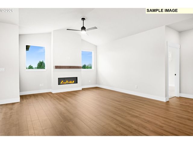 676 Ne SALING Dr W 96, Estacada, OR 97023