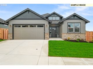 676 Ne SALING Dr W 96, Estacada, OR 97023