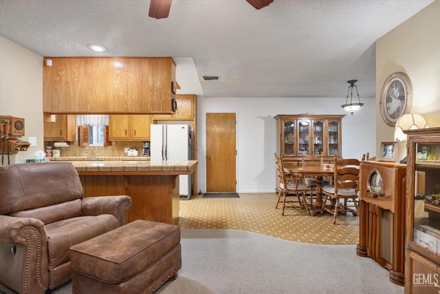 7809 Carol Sue Court, Bakersfield, CA 93308