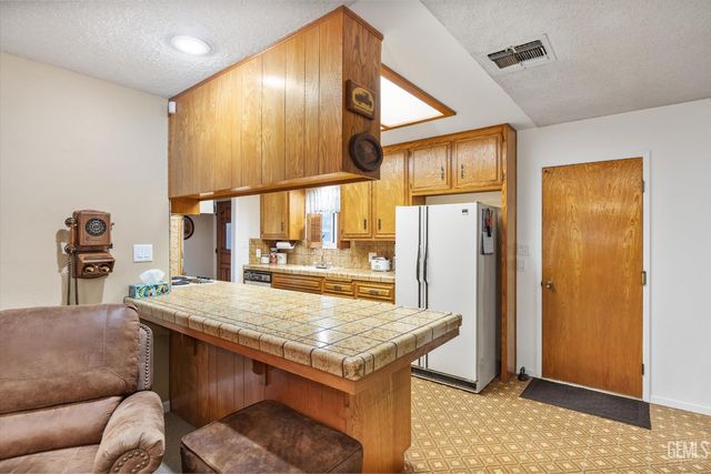 7809 Carol Sue Court, Bakersfield, CA 93308