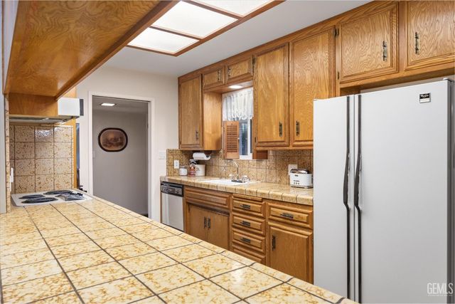 7809 Carol Sue Court, Bakersfield, CA 93308