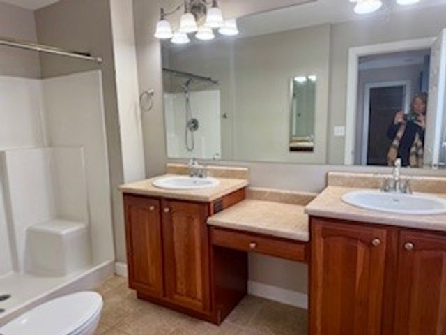 230 Shenango Fairway Dr, Shenango Twp, PA 16101