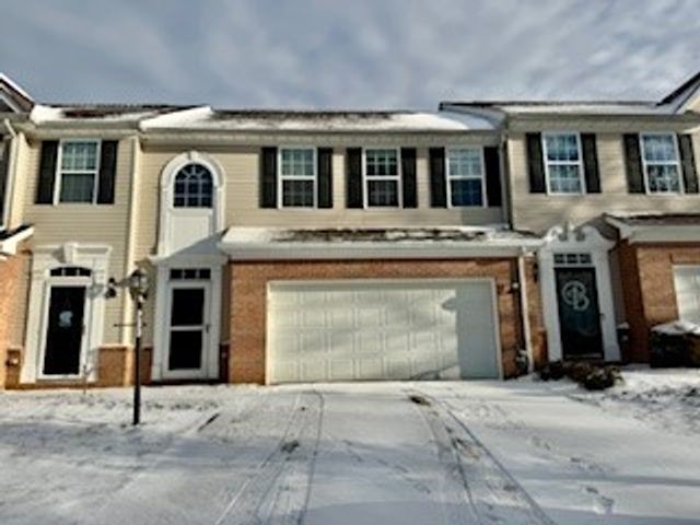 230 Shenango Fairway Dr, Shenango Twp, PA 16101