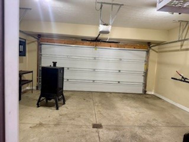 230 Shenango Fairway Dr, Shenango Twp, PA 16101