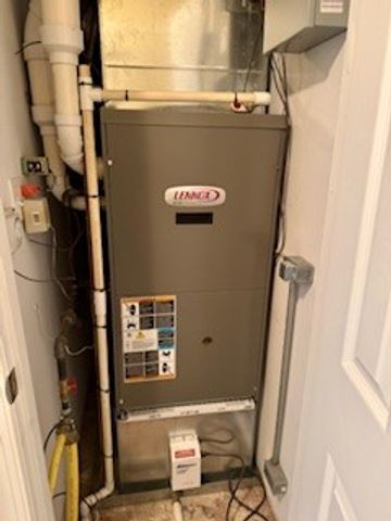 230 Shenango Fairway Dr, Shenango Twp, PA 16101