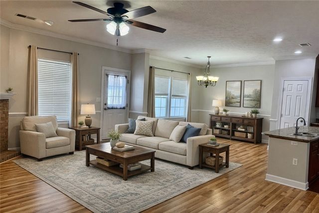 230 Shenango Fairway Dr, Shenango Twp, PA 16101