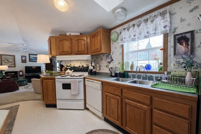 70 Bluebird Lane, Lyndon, VT 05851