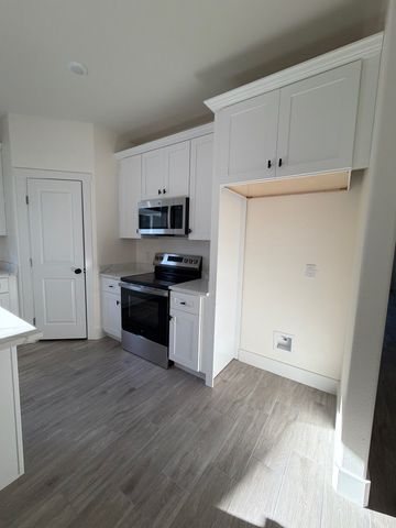 5707 Barkridge Drive, Granbury, TX 76048