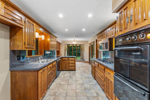 802 Rock Canyon Drive, Duncanville, TX 75137