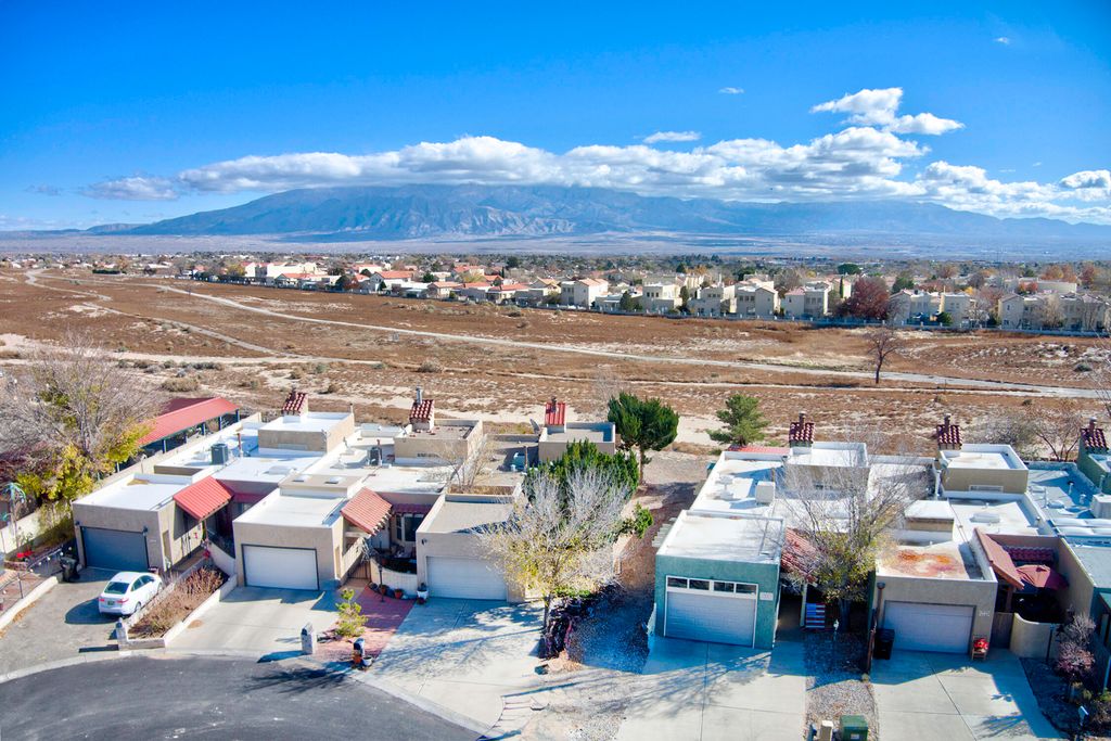 594 Diez Y Ocho Court SE, Rio Rancho, NM 87124