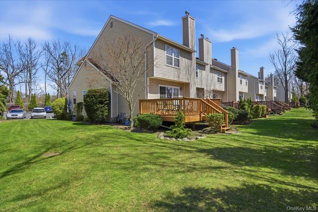 10 Heckscher Spur Road, East Islip, NY 11730