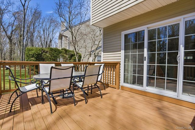 10 Heckscher Spur Road, East Islip, NY 11730
