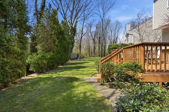 10 Heckscher Spur Road, East Islip, NY 11730