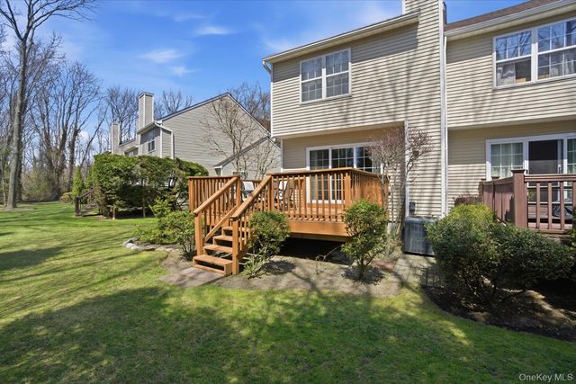 10 Heckscher Spur Road, East Islip, NY 11730