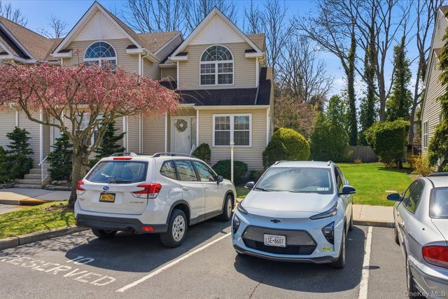 10 Heckscher Spur Road, East Islip, NY 11730