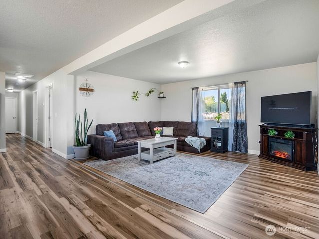13576 NE Road 10, Moses Lake, WA 98837
