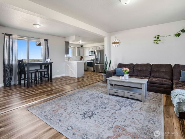 13576 NE Road 10, Moses Lake, WA 98837