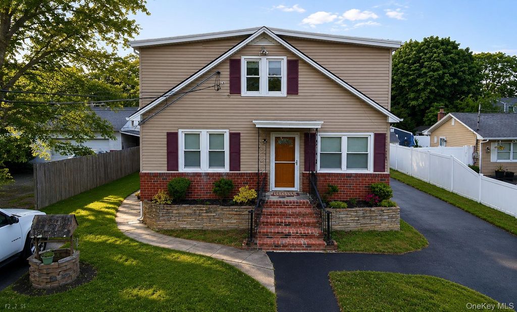 222 S. Dunton Avenue, East Patchogue, NY 11772