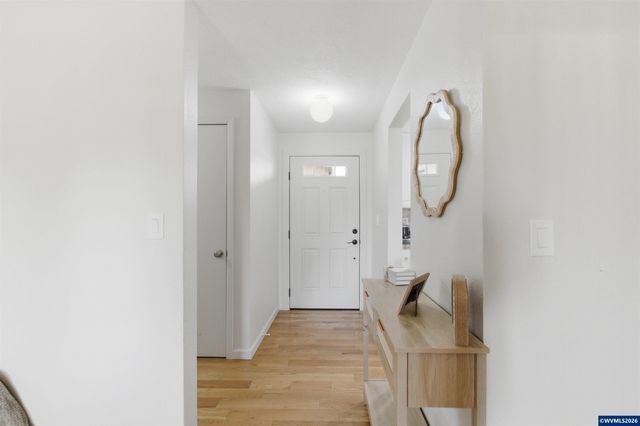 5750 Macleay Rd SE, Salem, OR 97317