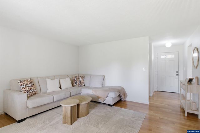 5750 Macleay Rd SE, Salem, OR 97317