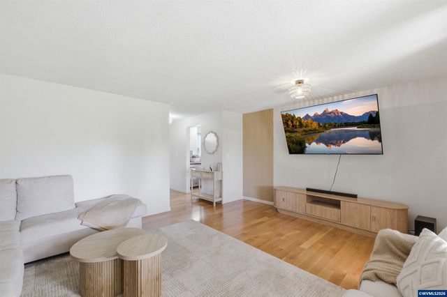 5750 Macleay Rd SE, Salem, OR 97317