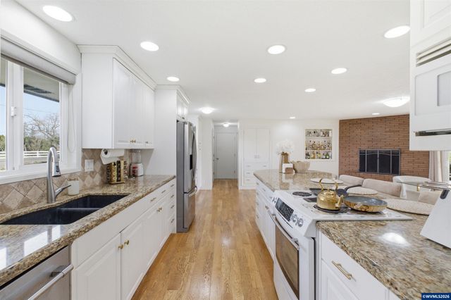 5750 Macleay Rd SE, Salem, OR 97317