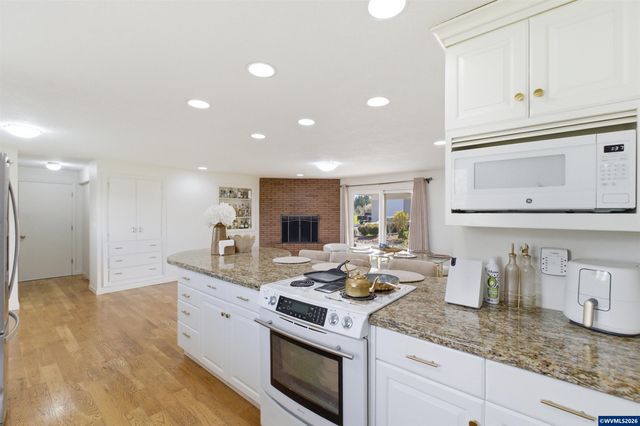 5750 Macleay Rd SE, Salem, OR 97317