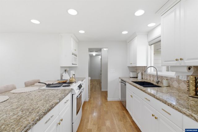 5750 Macleay Rd SE, Salem, OR 97317