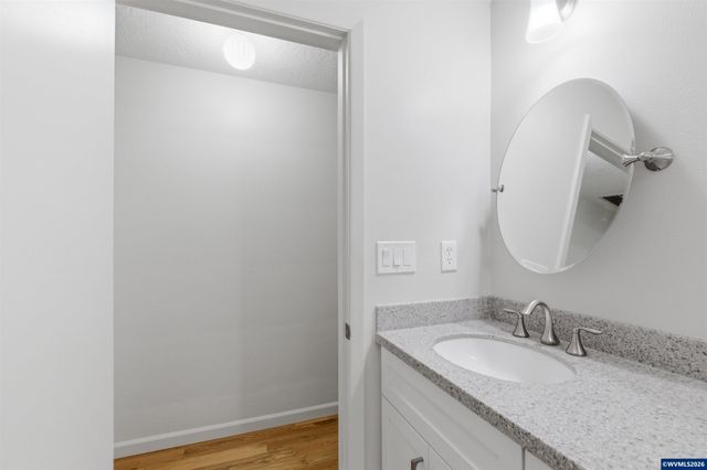 5750 Macleay Rd SE, Salem, OR 97317