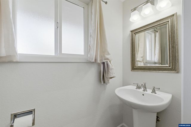 5750 Macleay Rd SE, Salem, OR 97317