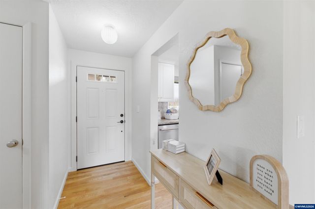 5750 Macleay Rd SE, Salem, OR 97317