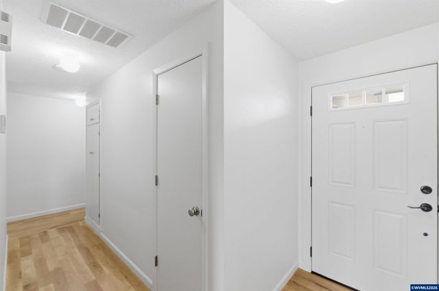 5750 Macleay Rd SE, Salem, OR 97317